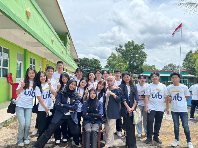 Bakti Sosial di LKSA Bina Ummah: UIB Dorong Generasi Muda Menguatkan Solidaritas Sosial