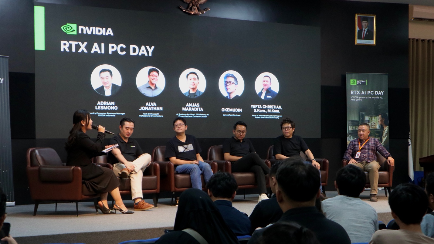 A group of people sitting in chairs

AI-generated content may be incorrect.