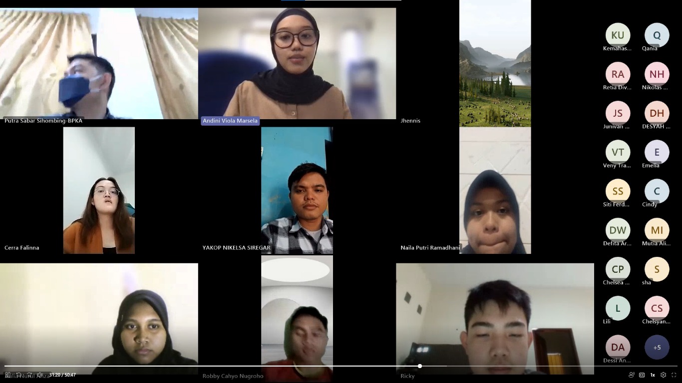 A collage of people taking a selfie
Description automatically generated