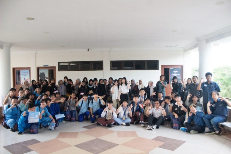 Immersion Day Program Studi Sistem Informasi UIB: Smart AI Project Dorong Pemahaman AI Project untuk Siswa/i SMA