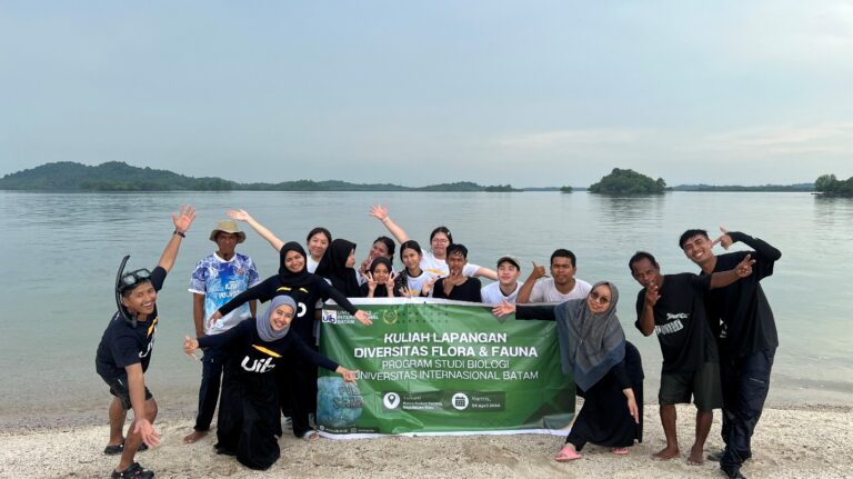 Mahasiswa Prodi Biologi UIB Laksanakan Kuliah Lapangan Diversitas Flora dan Fauna di Pulau Lumut
