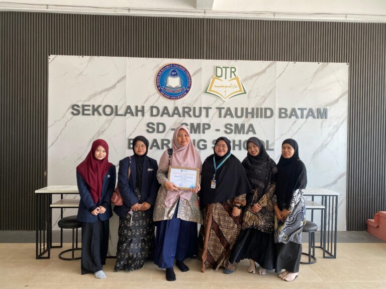 Empowering Students for the Digital Era: ELE UIB Lecturer Delivers Motivation and Cyberbullying Awareness at SMA Daarut Tauhid Batam