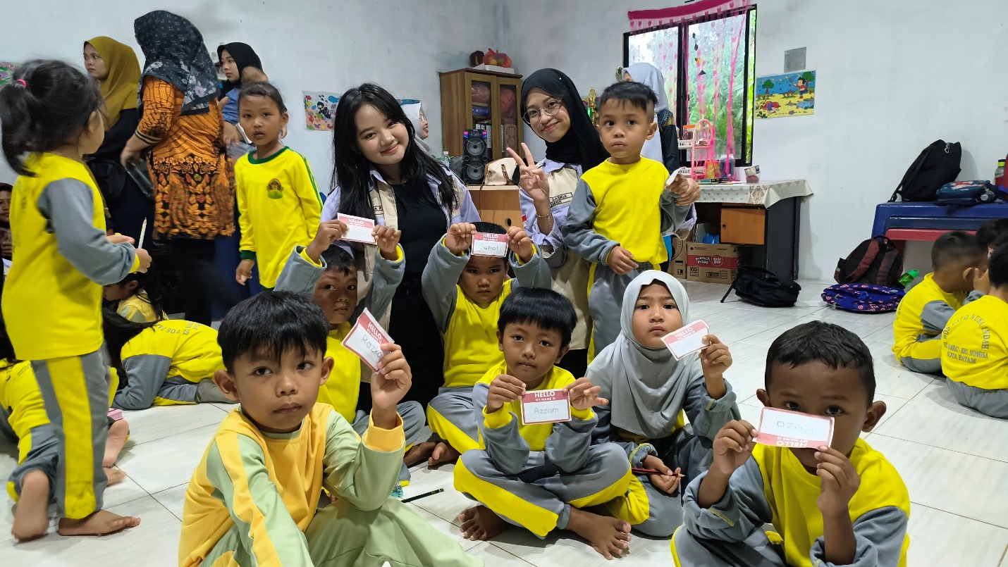 First Meeting of Little English Explorers: ELE UIB and PT Telekomunikasi Indonesia Engage Young Learners in Sambau