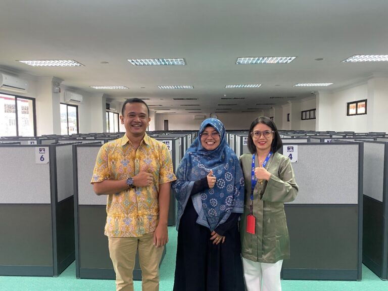 Dukungan PBI dan IT Center UIB dalam Penyediaan Fasilitas Penyelenggaraan Tes APTIS British Council oleh IOM bagi Pengungsi di Batam