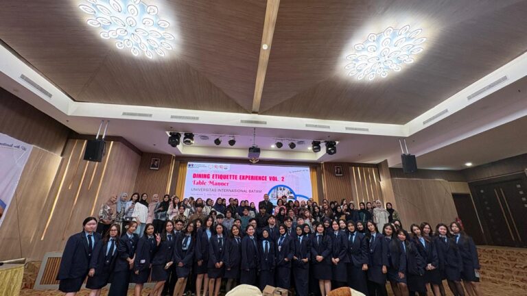 Mahasiswa Pariwisata UIB Asah Table Manner Internasional Lewat Dining Etiquette Experience Vol. 2