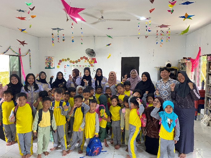 Closing the Journey: ELE UIB and PT Telekomunikasi Indonesia Inspire Young Learners in Final Session of Little English Explorers