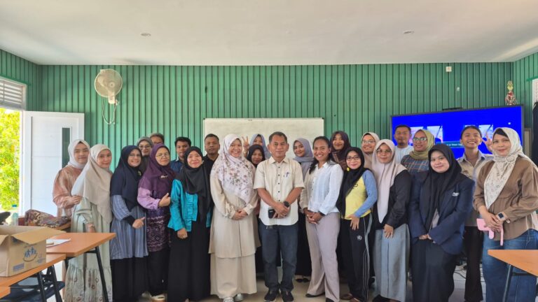 Deep Learning in Action: ELE Lecturer Strengthens Teachers Contextual Learning Strategies at SMA Negeri 26 Batam