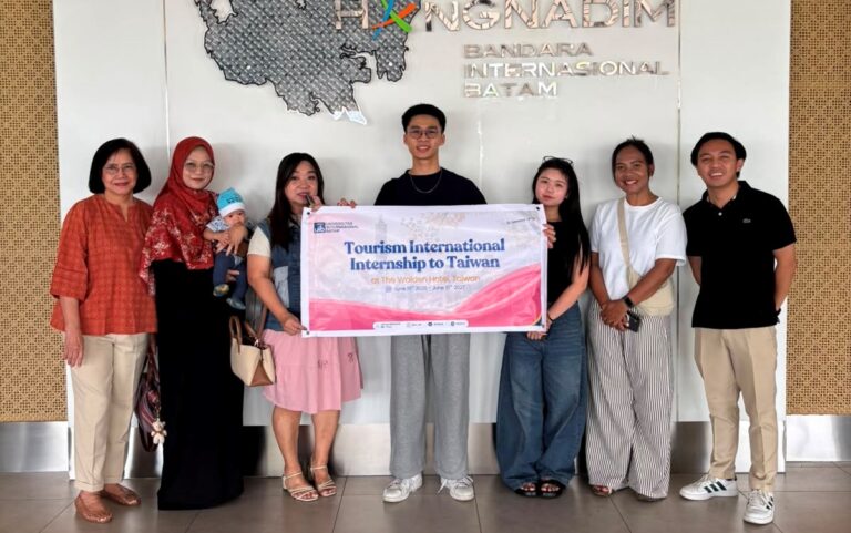 Pelepasan Mahasiswa Pariwisata UIB untuk Program Magang Internasional di Taiwan