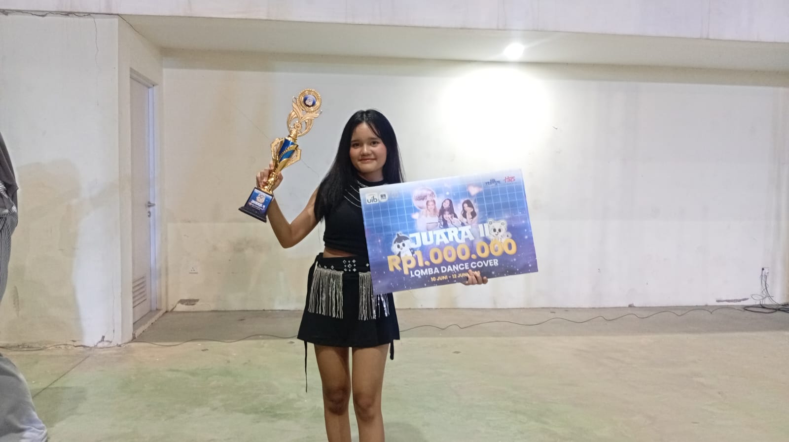 Gabby Kezhiandra bersama tim Dance Group meraih Juara 2 pada kompetisi tari UIB Festival #4 2026.