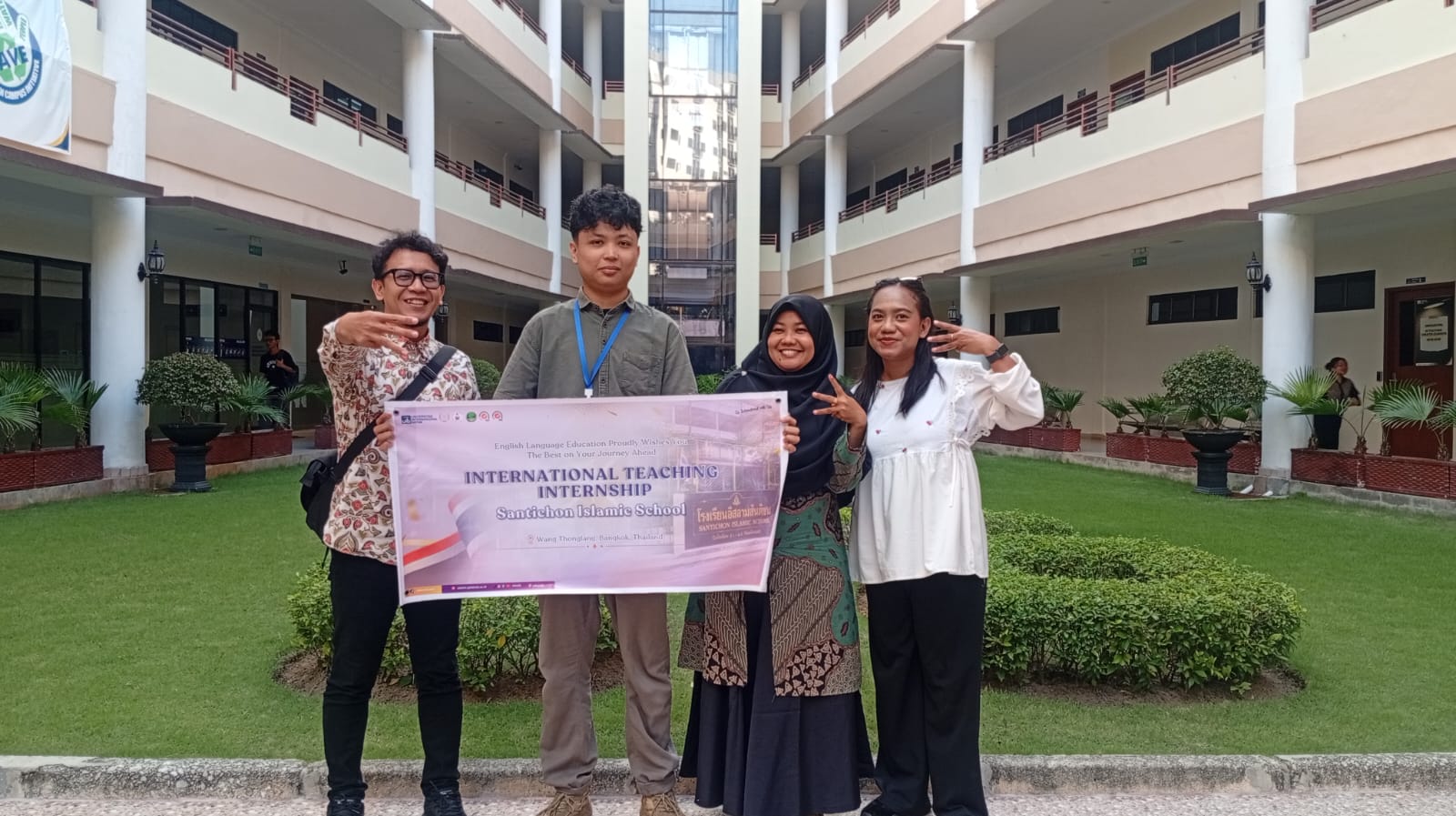 Pelepasan mahasiswa Pendidikan Bahasa Inggris UIB, Hardy Christ, sebelum mengikuti International Teaching Internship di Santichon Islamic School, Bangkok, Thailand.