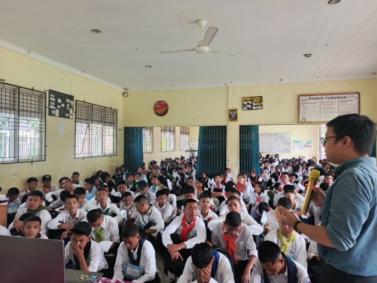 MPLS SMA Negeri 17 Batam: Program Studi Teknologi Informasi Universitas Internasional Batam Mengedukasi Siswa tentang Etika dan Keamanan Digital