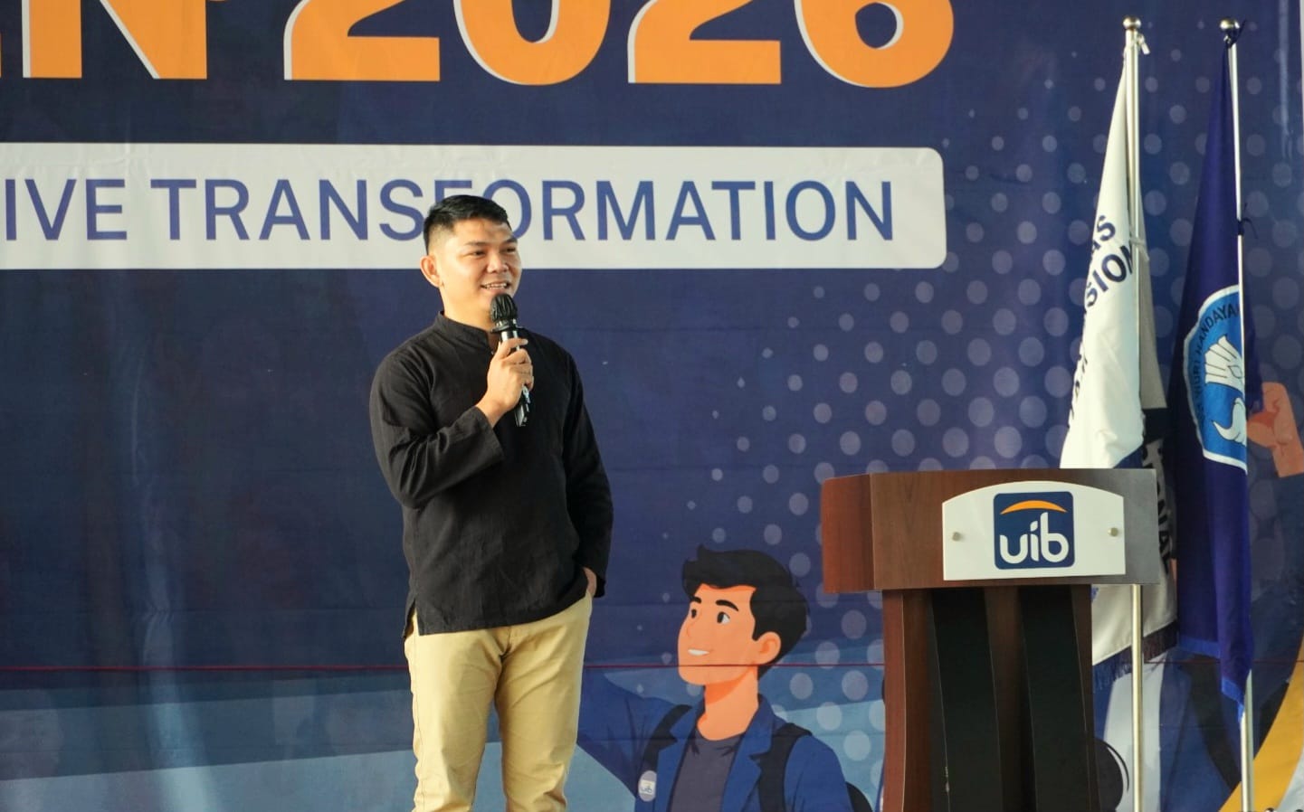 "Penyampaian materi mengenai aturan dan tata tertib selama berkuliah di UIB oleh Kepala Biro Pengembangan Kemahasiswaan. Batam, 1 Agustus 2026. (Foto: Humas UIB/Dhea Roszihanita)"