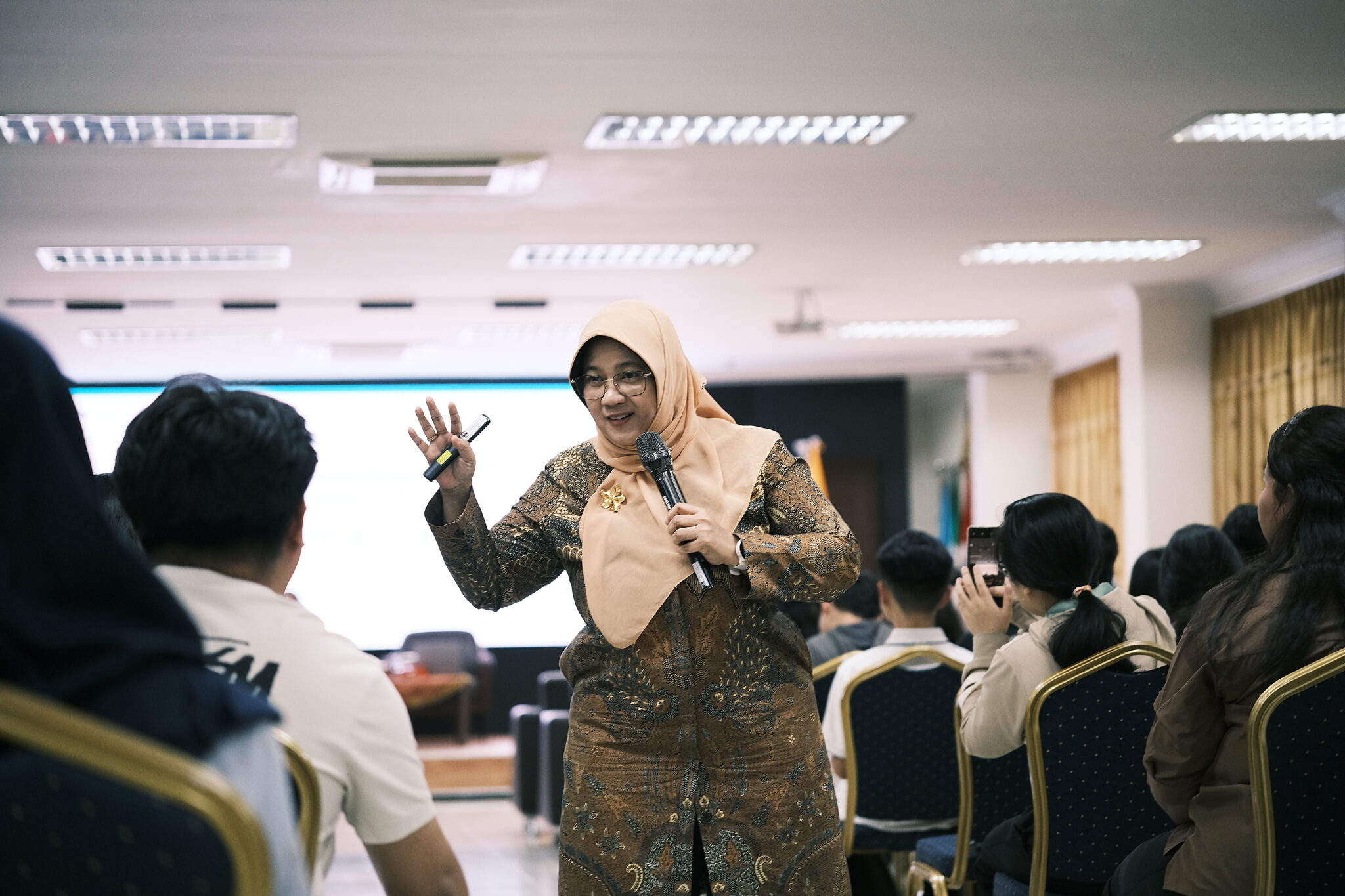 Kuliah Umum Perpajakan UIB Hadirkan Guru Besar UI, Perkuat Kompetensi Mahasiswa Akuntansi