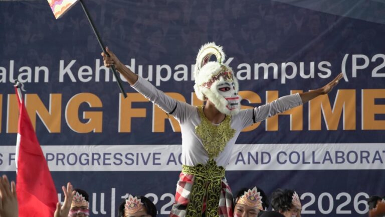Semangat Kemerdekaan Menggema di Sport Hall UIB, 1.560 Mahasiswa Baru Tampilkan Kreativitas dalam Lomba Yel-Yel