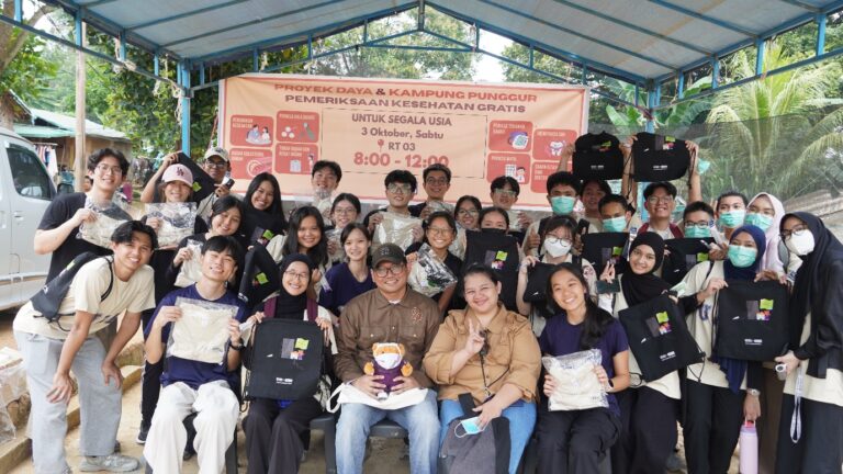 Pemeriksaan Kesehatan Gratis di Kampung Punggur, Kolaborasi FK UIB dengan NTU